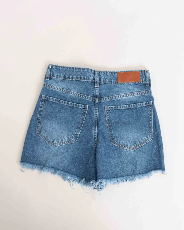 SHORT JEAN LOCALIZADO CON ROTURAS - Imagen 2